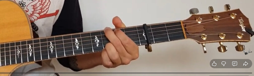 Posizionamento capotasto chitarra al terzo tasto per suonare Shout dei Tears for Fears