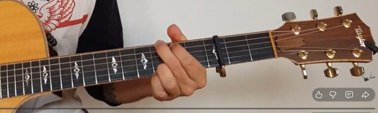 Posizionamento capotasto chitarra al terzo tasto per suonare Shout dei Tears for Fears